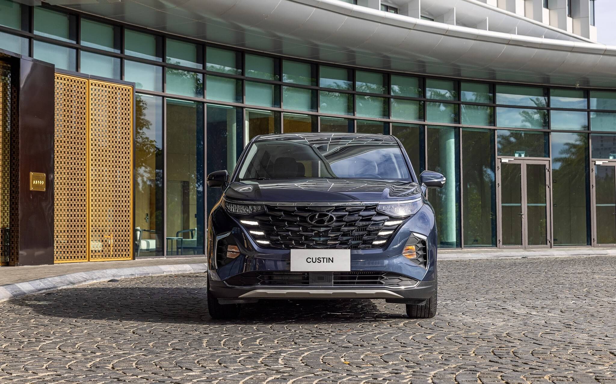 Hyundai Custin - Khoang thương gia di động, cho h&agrave;nh tr&igrave;nh nghỉ dưỡng 5 sao