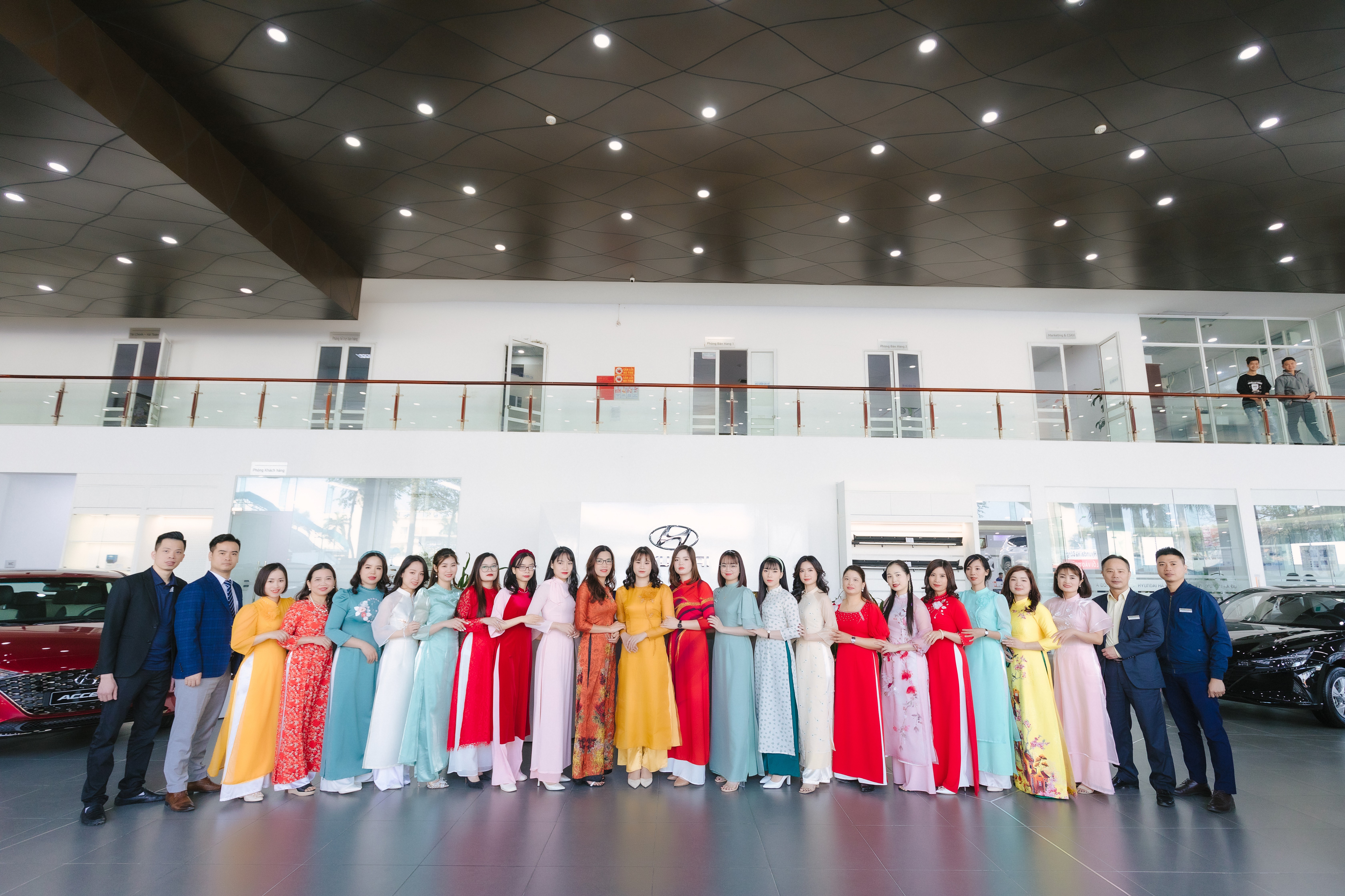 Ch&uacute;c mừng ng&agrave;y Quốc tế Phụ nữ 8 - 3
