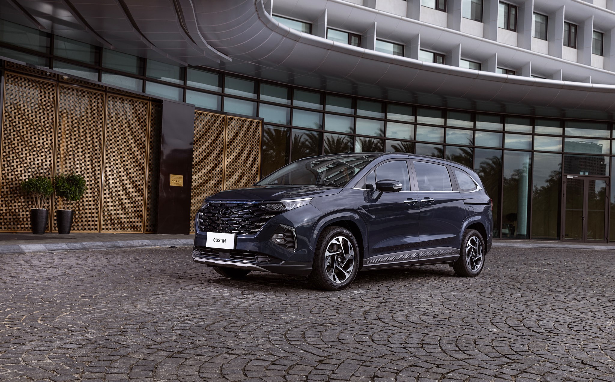 HYUNDAI CUSTIN ch&iacute;nh thức được giới thiệu tới kh&aacute;ch h&agrave;ng Việt Nam