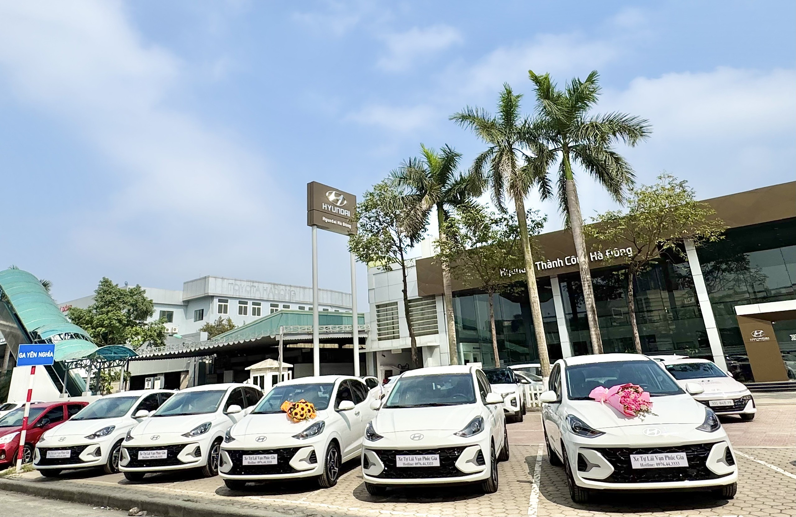 B&agrave;n giao l&ocirc; xe Hyundai Grand i10